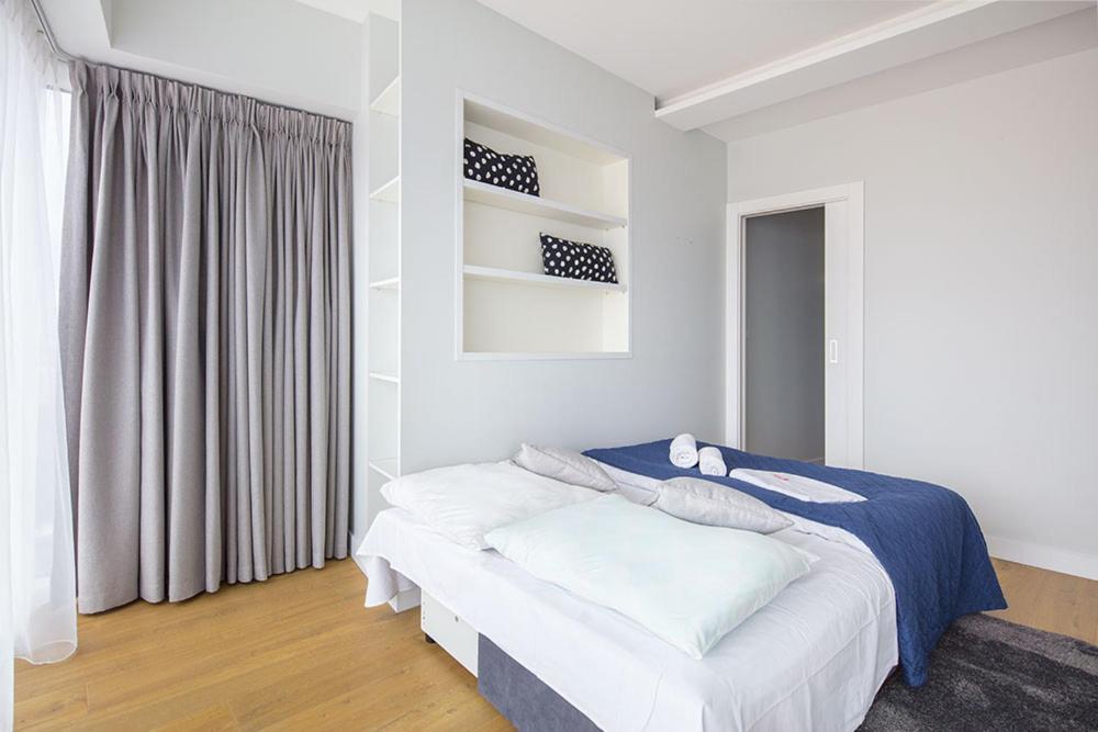 Capital Apartments - Towarowa Poznan Ngoại thất bức ảnh