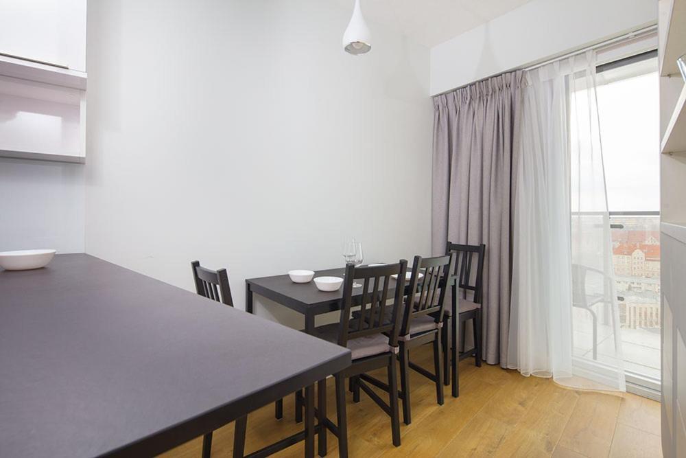 Capital Apartments - Towarowa Poznan Ngoại thất bức ảnh