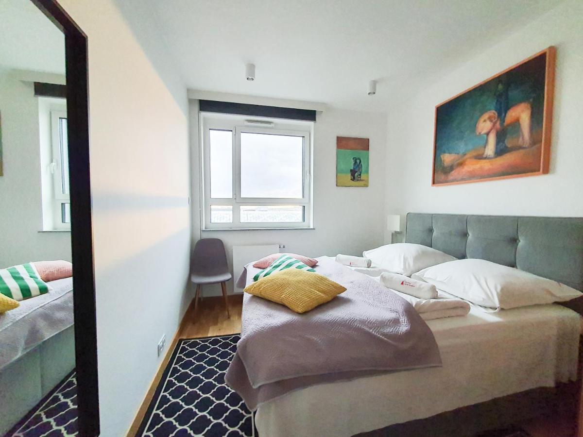 Capital Apartments - Towarowa Poznan Ngoại thất bức ảnh