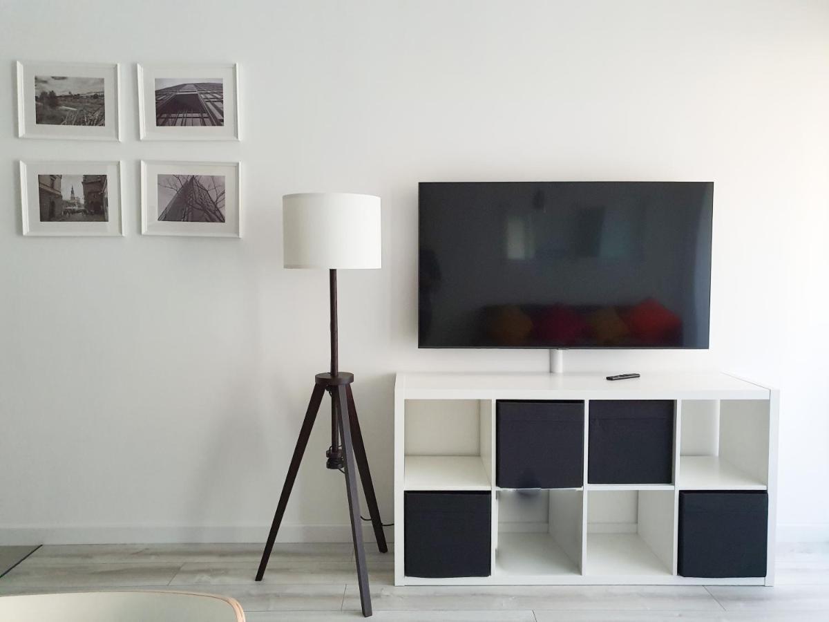 Capital Apartments - Towarowa Poznan Ngoại thất bức ảnh